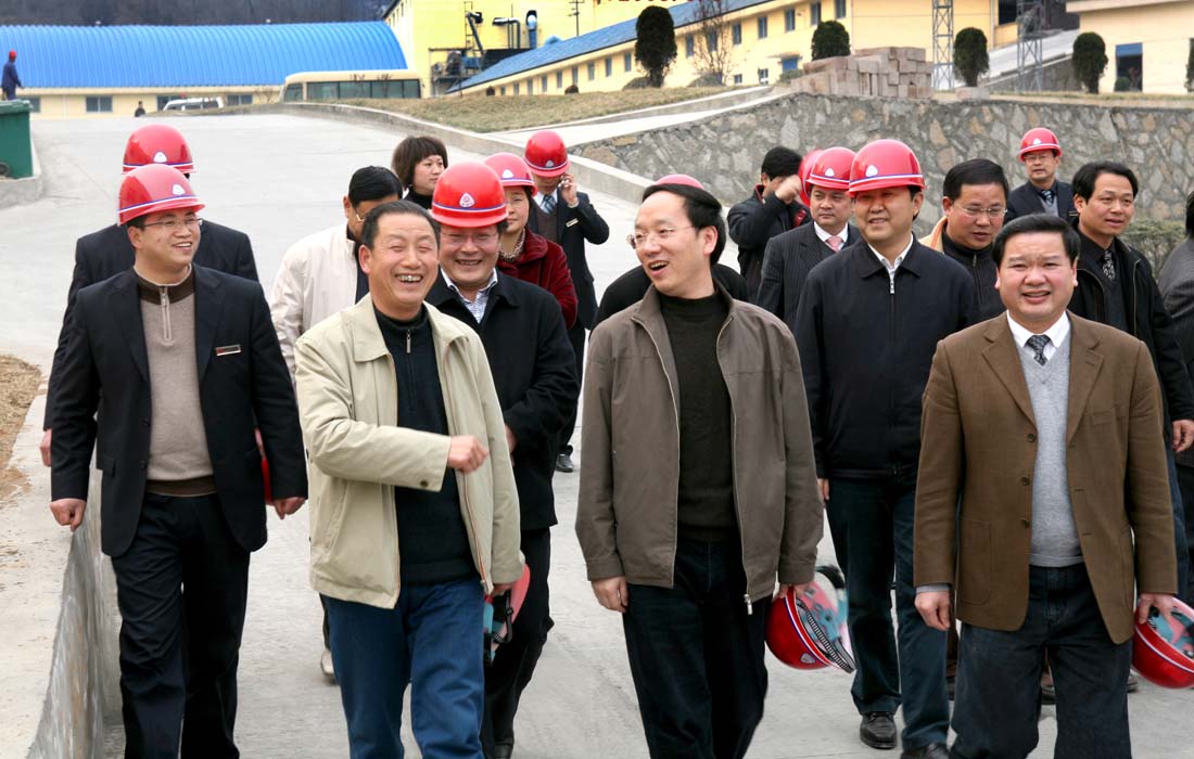 2008年3月，宜昌市市長(zhǎng)李樂(lè)成到東圣集團(tuán)調(diào)研。